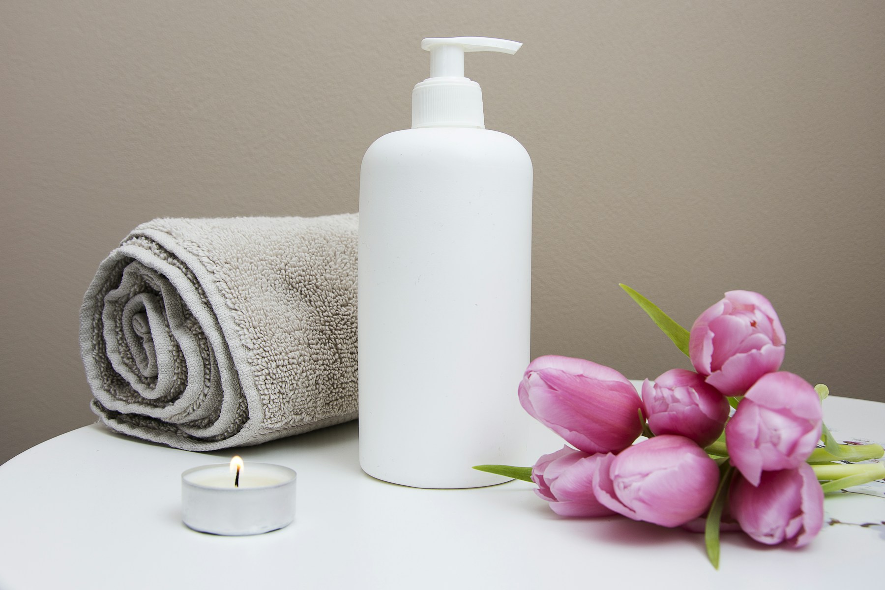 Không gian spa ấm áp với ánh sáng dịu và chất liệu tự nhiên
